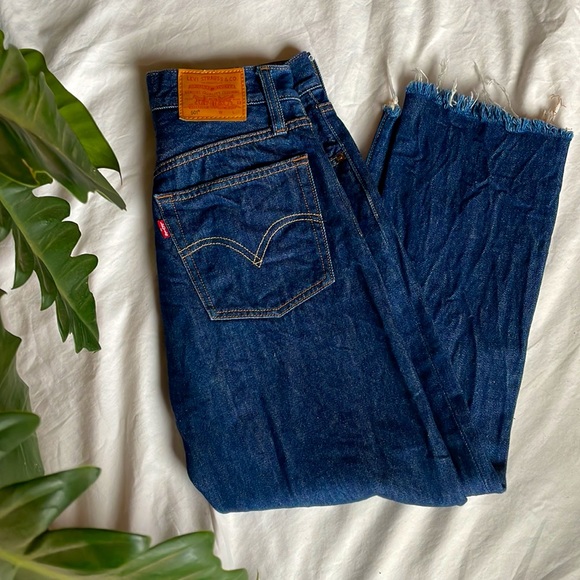 Levi’s 501 Original Straight Leg Jeans - Picture 2 of 8